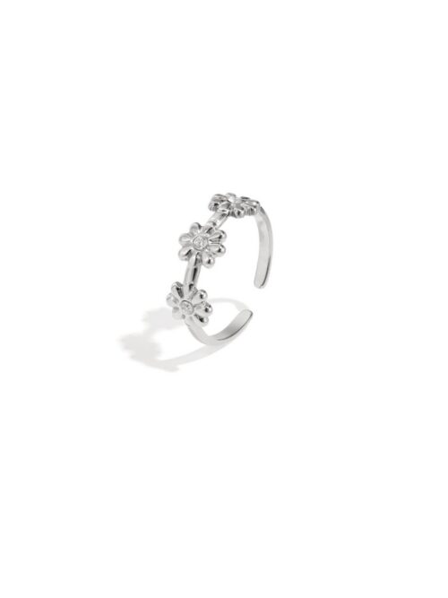 Ring met bloemetjes en diamantjes