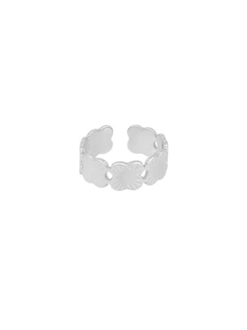 Ring Connected clovers