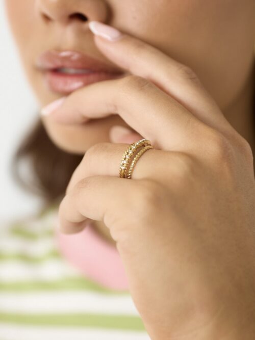 Ring met kleine steentjes